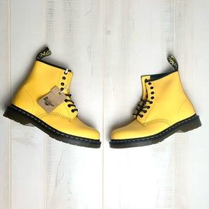 Dr. Martens 1460 Smooth Leather Yellow Boots 8 NIB